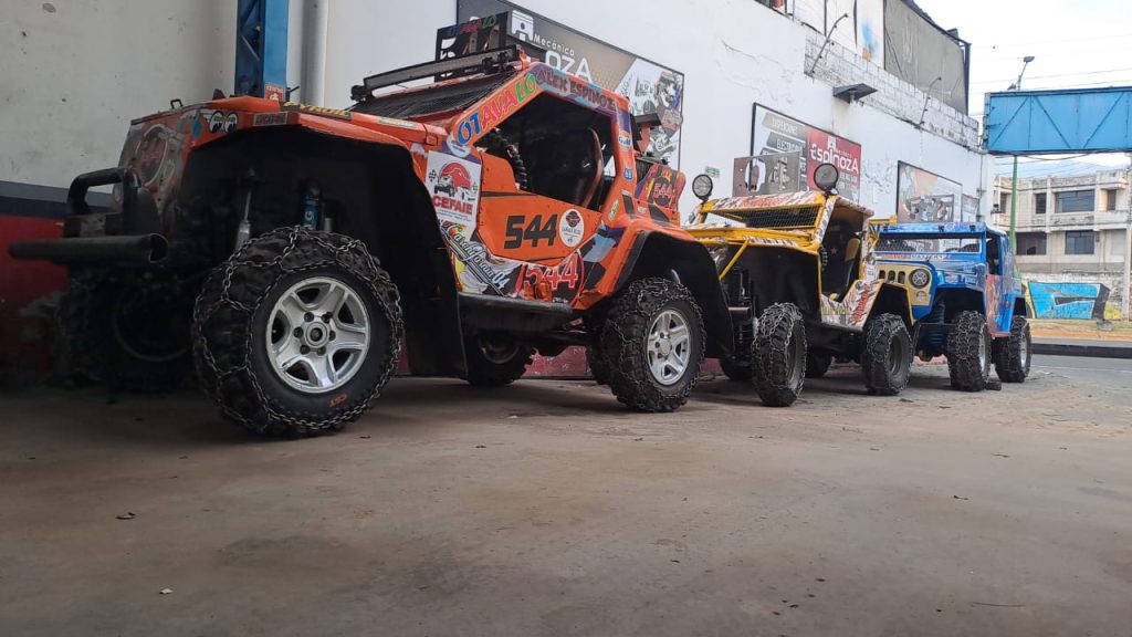 Alex pilota la máquina 544 y también compite en la categoría Extremos, lo que implica un doble esfuerzo físico y mental en cada competencia.
