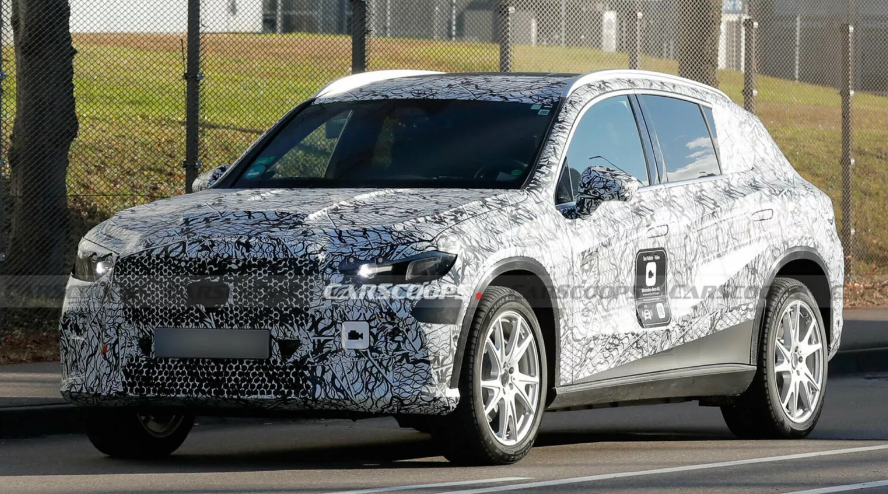 El mal desempeño de las ventas de vehículos eléctricos ha obligado a Mercedes a reinvertir en motores de combustión tradicionales y a dar a todos los coches diseños similares.