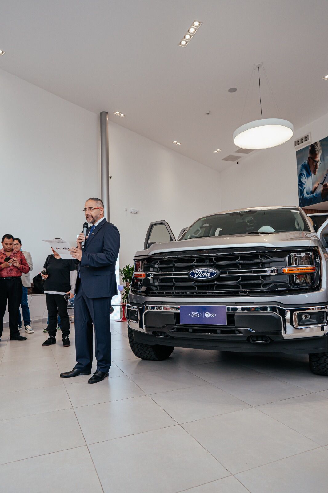 Orgu Ford expande su presencia en la capital con un moderno concesionario que redefine la experiencia automotriz
