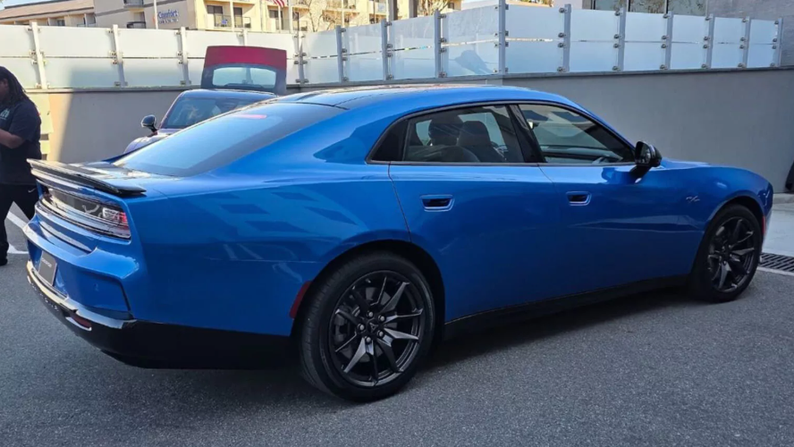 Las entregas a los clientes del Dodge Charger de cuatro puertas estaban inicialmente previstas para comenzar en el primer trimestre, pero ahora deberían comenzar en la segunda mitad del año.
