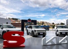 Corporación Favorita y Kia Ecuador fortalecen la movilidad sostenible con la entrega de tres Kia EV9